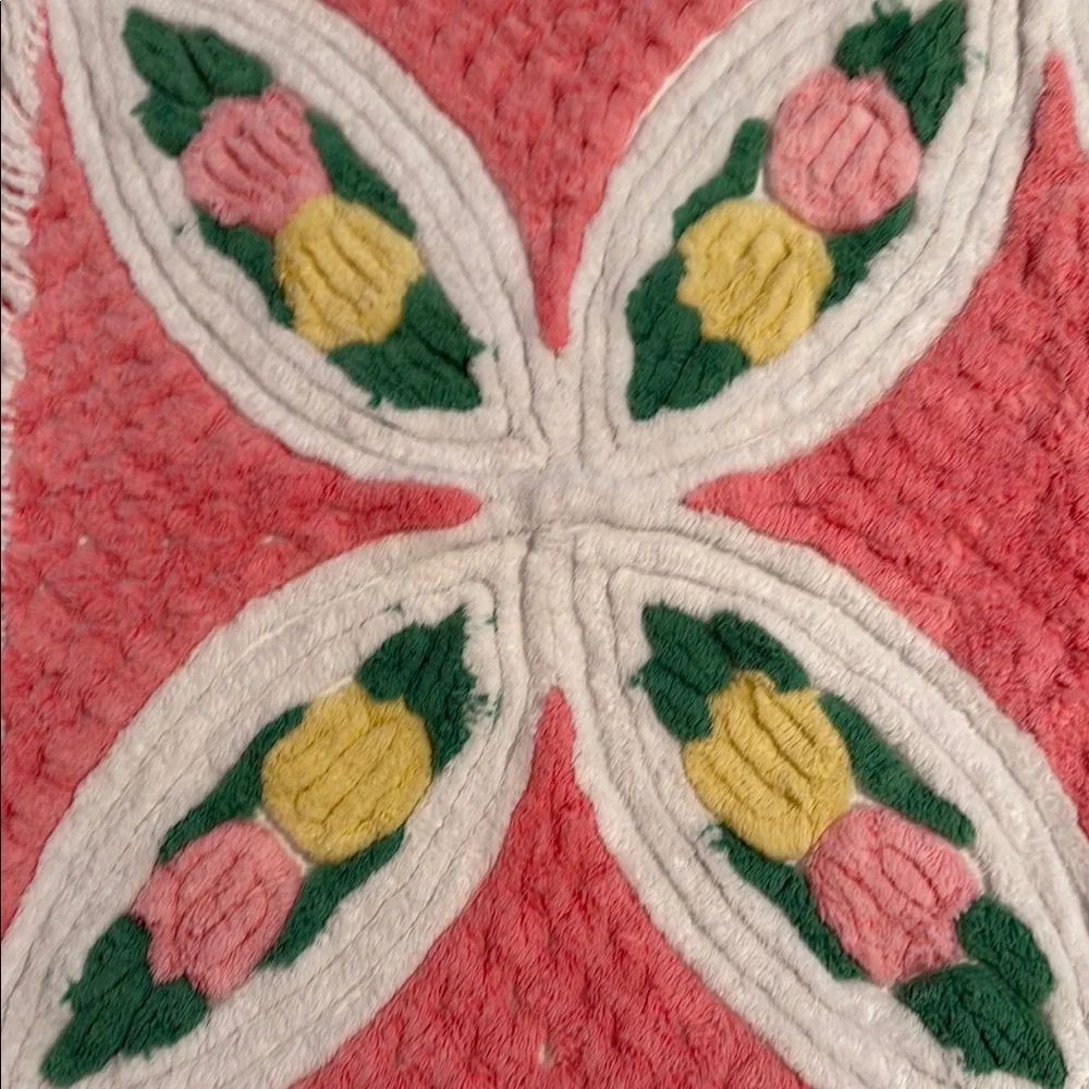 Chenille Floral Pattern Bath Mat - Pink and White vintage